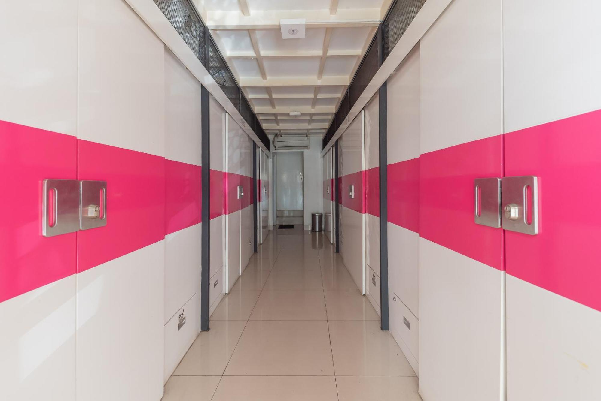Reddoorz Hostel At Kiara Cozy Kircon 반둥 외부 사진