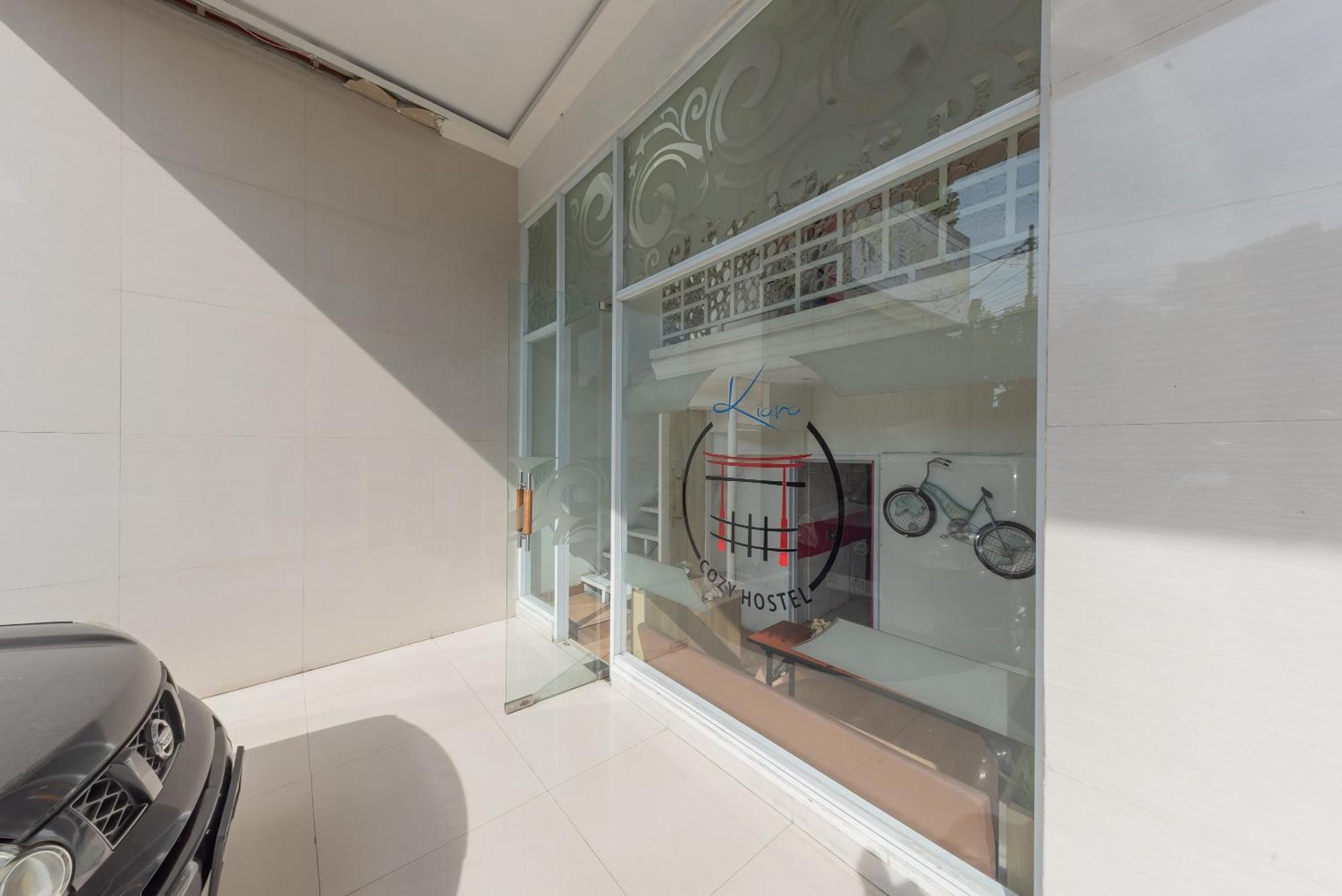 Reddoorz Hostel At Kiara Cozy Kircon 반둥 외부 사진