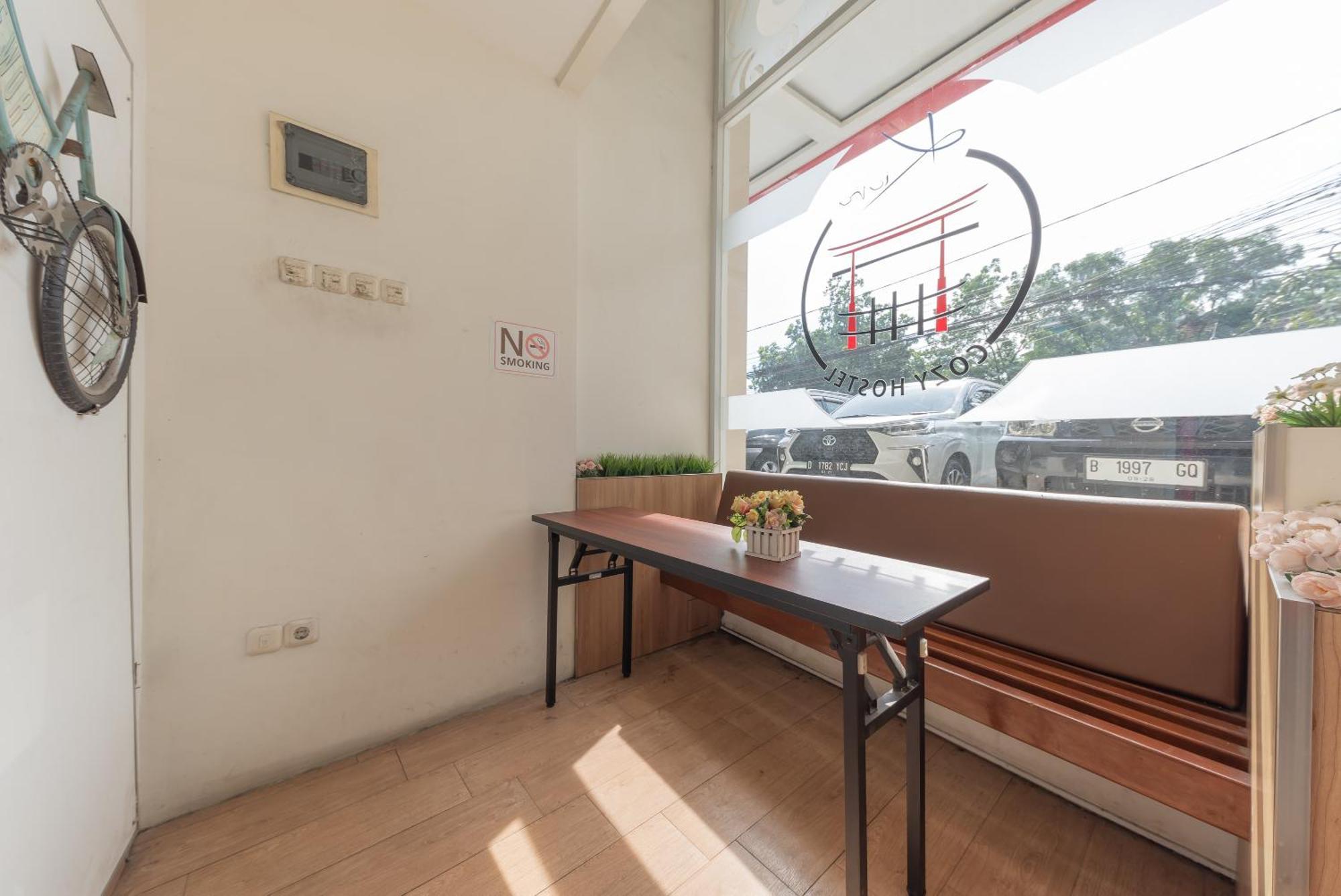Reddoorz Hostel At Kiara Cozy Kircon 반둥 외부 사진