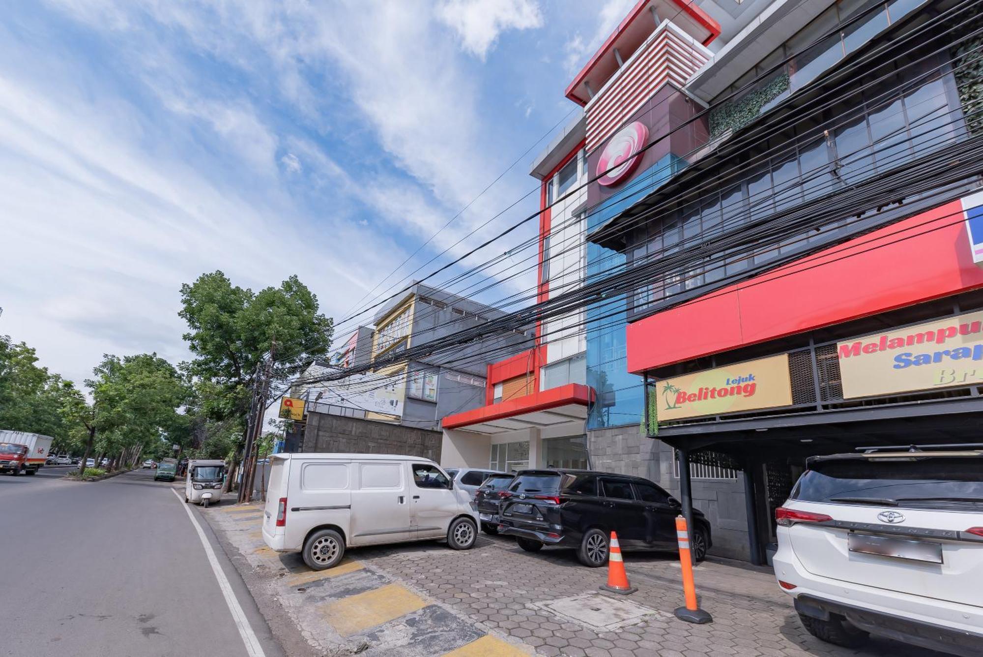 Reddoorz Hostel At Kiara Cozy Kircon 반둥 외부 사진