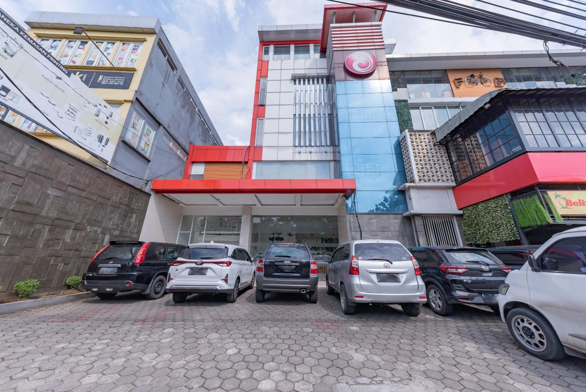 Reddoorz Hostel At Kiara Cozy Kircon 반둥 외부 사진